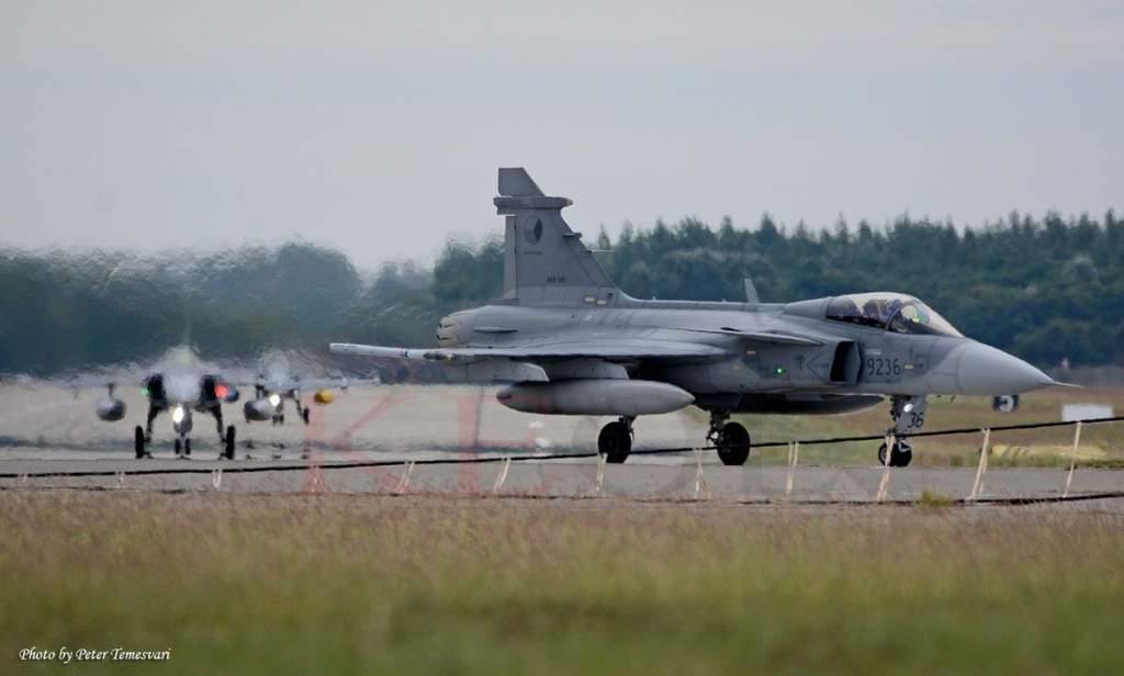 Cseh és svéd harci repülők érkeztek Kecskemétre 