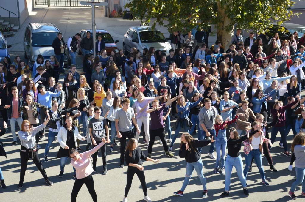 Futottak és táncoltak az Európai Diáksport Napján