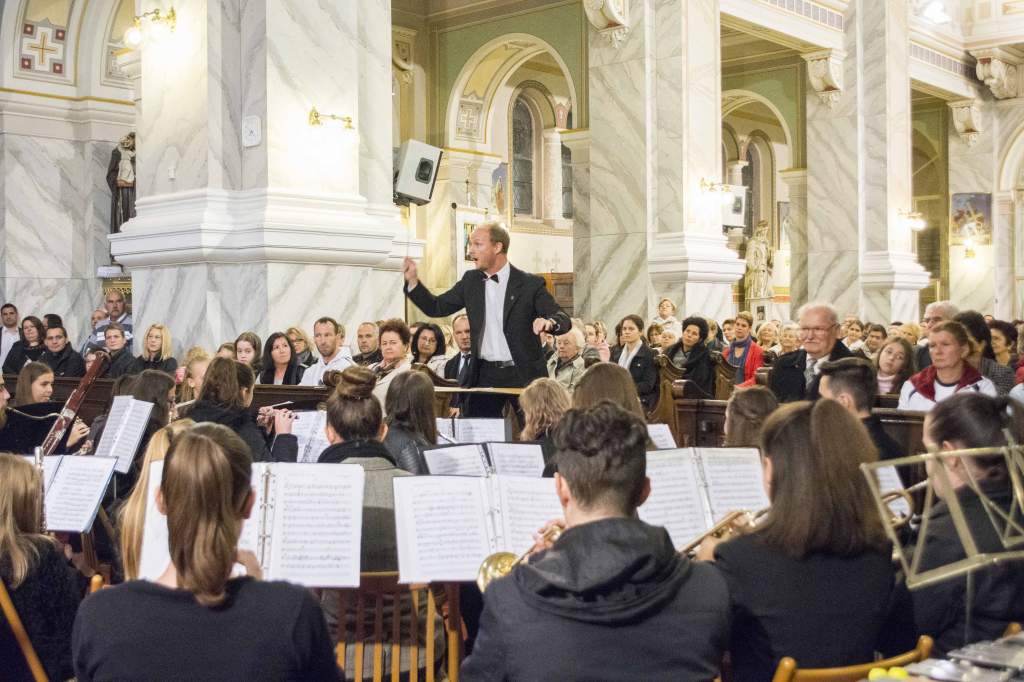 Koncerttel ünnepelték a zenét a Szent István Templomban 
