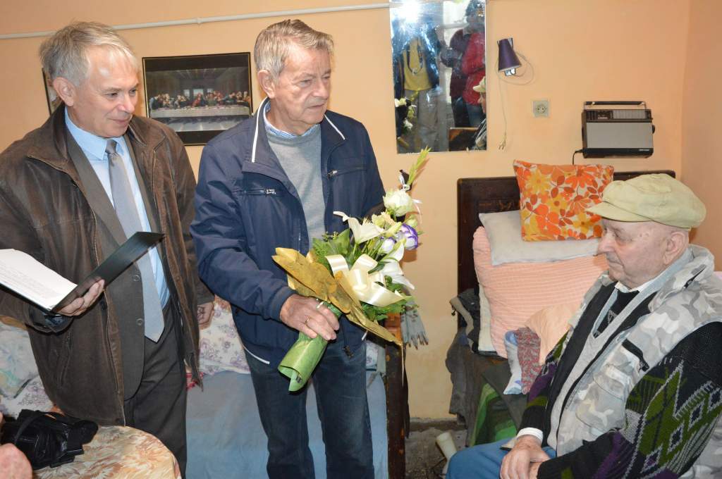 Csendes derűvel fogadta a köszöntéseket a 90 éves János bácsi