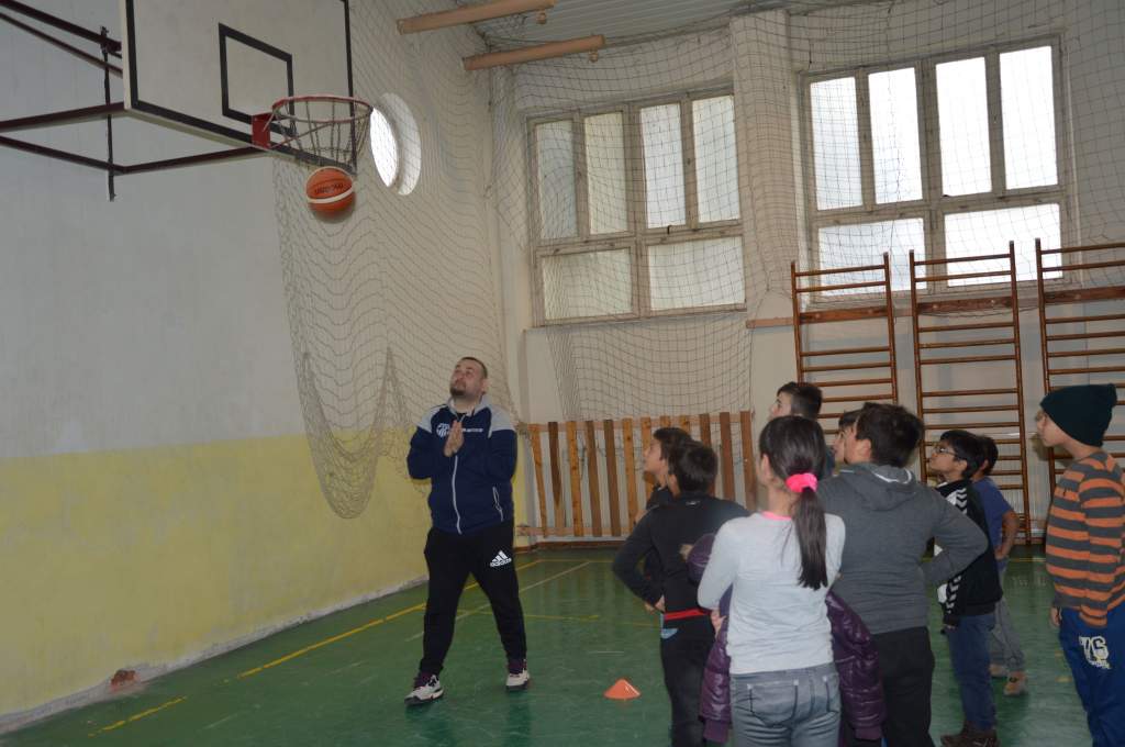 Együtt sportoltak és játszottak a romák és a rendőrök
