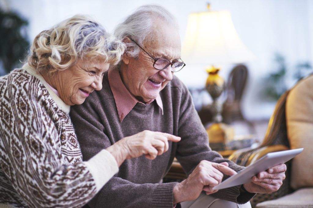 Az idősebbeknél is tarol az okostelefonos életforma