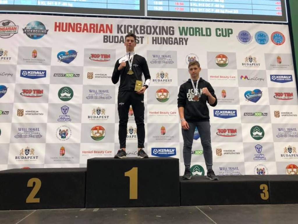 Junior aranyérmes Provics Gergő