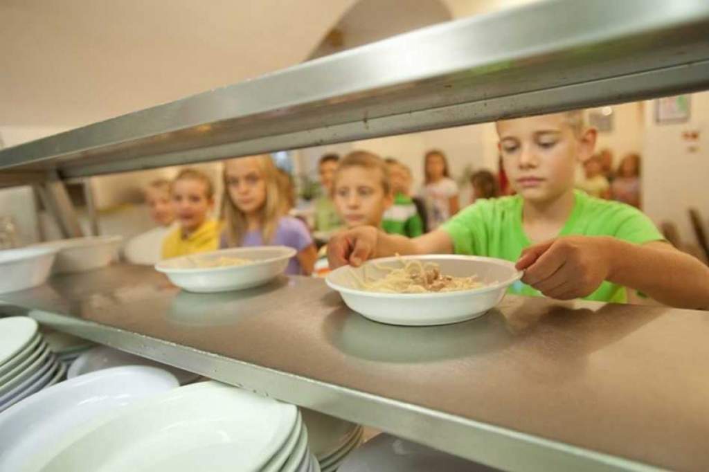 Meleg étel szünidőben a rászoruló gyerekeknek