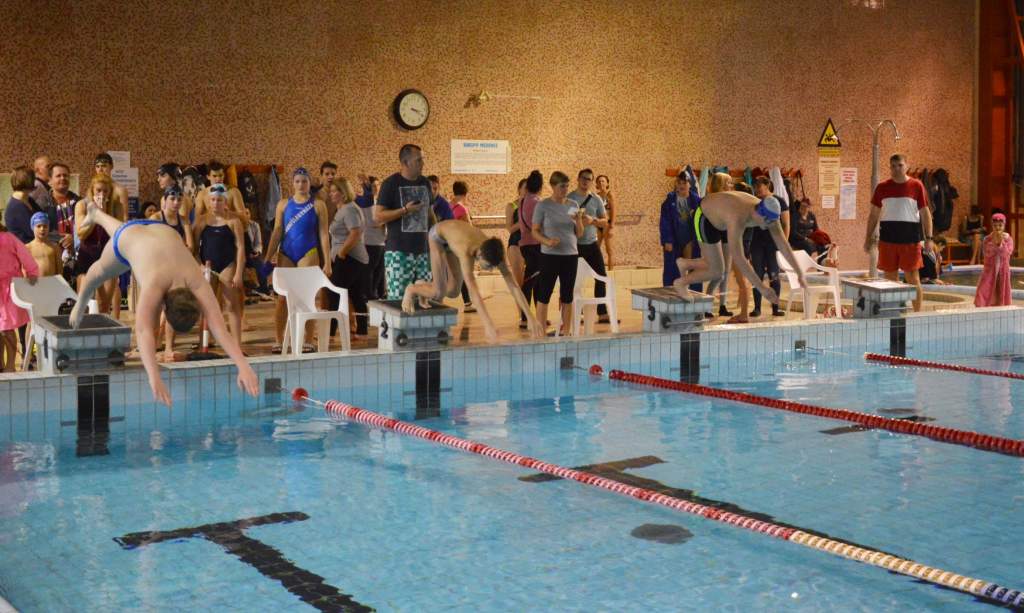 Úszással folytatódott a városi diákolimpia 