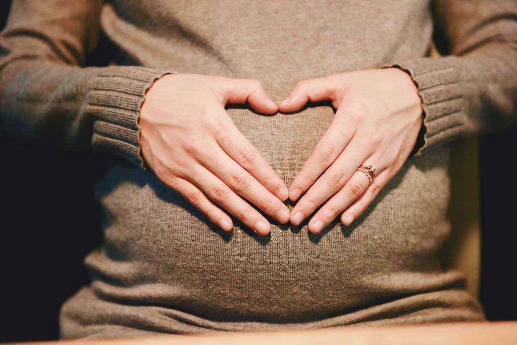 Információk a várandósok és szoptatós anyák COVID-19 elleni védőoltásáról