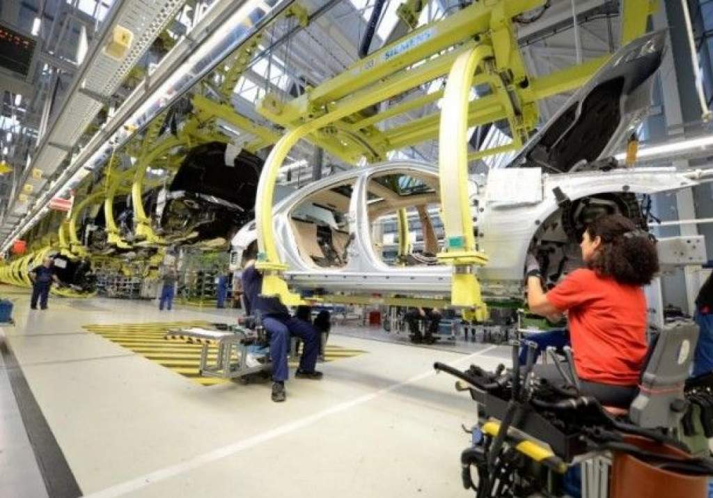 Átvilágítják a kecskeméti Mercedes-gyár dolgozóit?