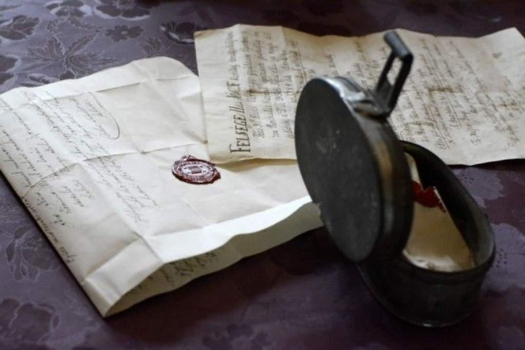 Történelmi szenzáció: Időkapszulát találtak Tiszaszentimrén