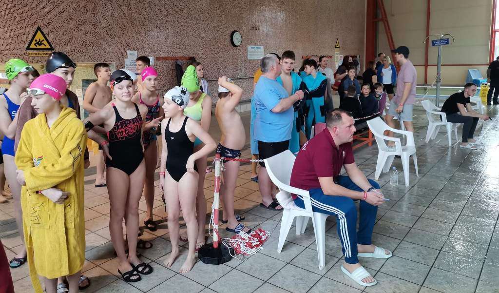 A megyei döntőbe jutásért úsztak Félegyházán