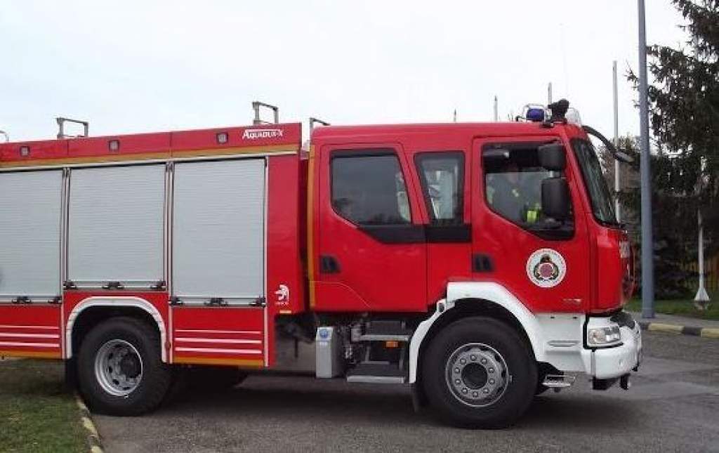 Új tűzoltóautók és személyzet Bács megyében