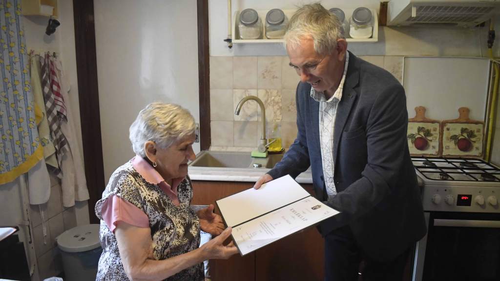 Családi körben ünnepelte 90. születésnapját Kocsis Mihályné