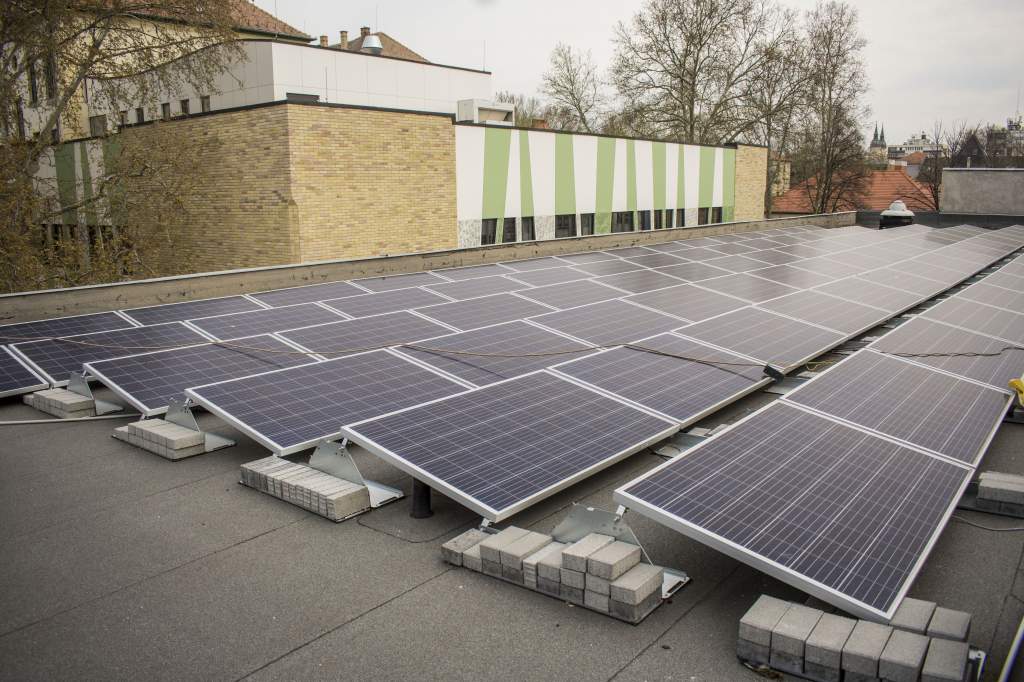Több mint kéttucat intézményében létesített napelemet a félegyházi önkormányzat