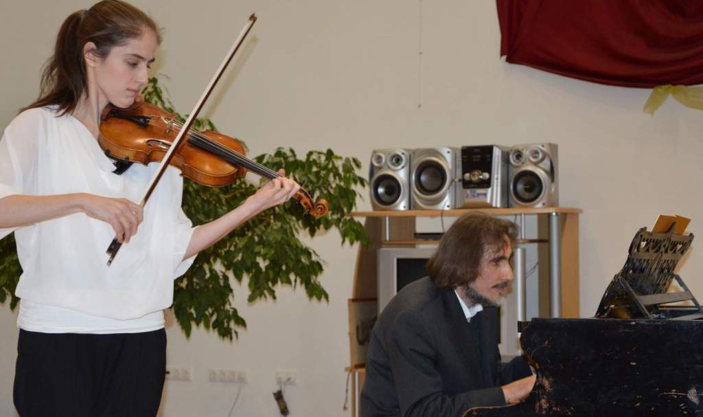 Pusker Júlia hegedűművész ad koncertet pénteken