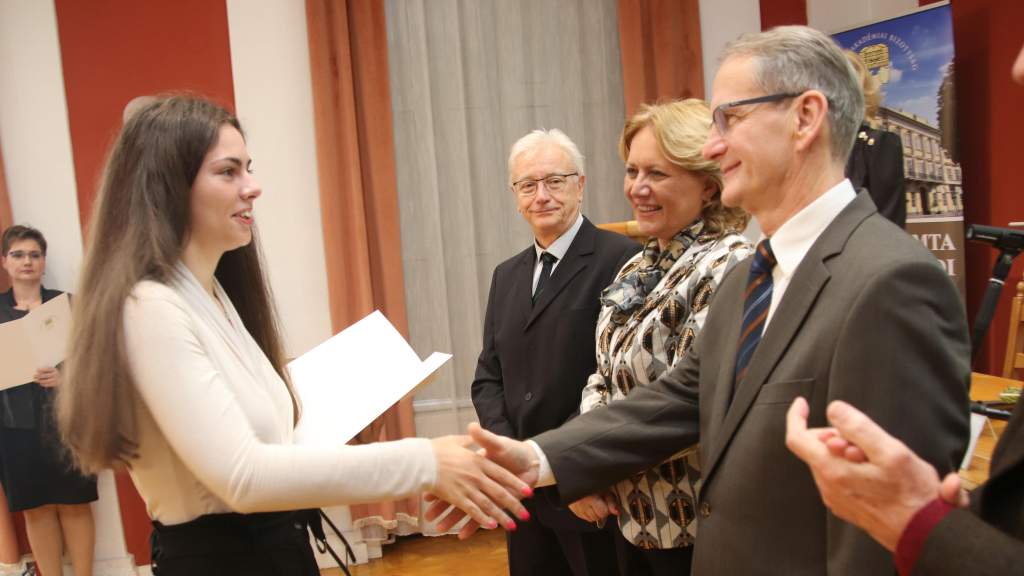 Tudományos különdíjat nyert a Móra gimnázium tanulója