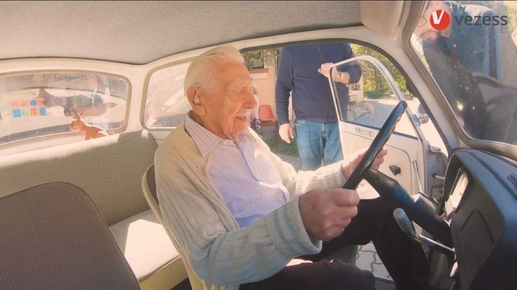 56 éves Trabantjával találkozhatott újra a 98 esztendős Dezső bácsi