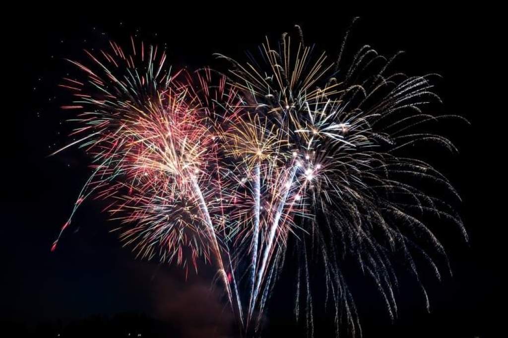 A szilveszteri tűzijátékok újév reggeléig használhatók fel, de petárdázni szigorúan tilos