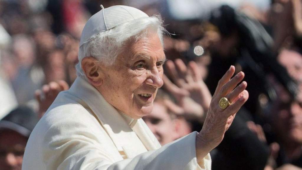 Meghalt XVI. Benedek pápa