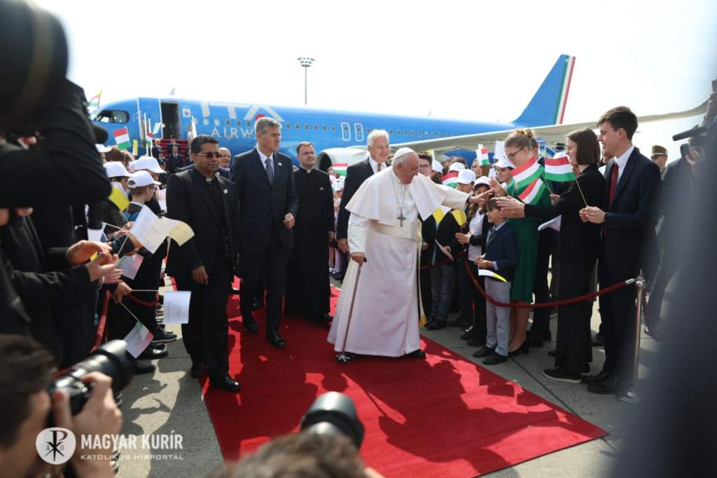 Hazánk vendége Ferenc pápa – az első nap eseményei