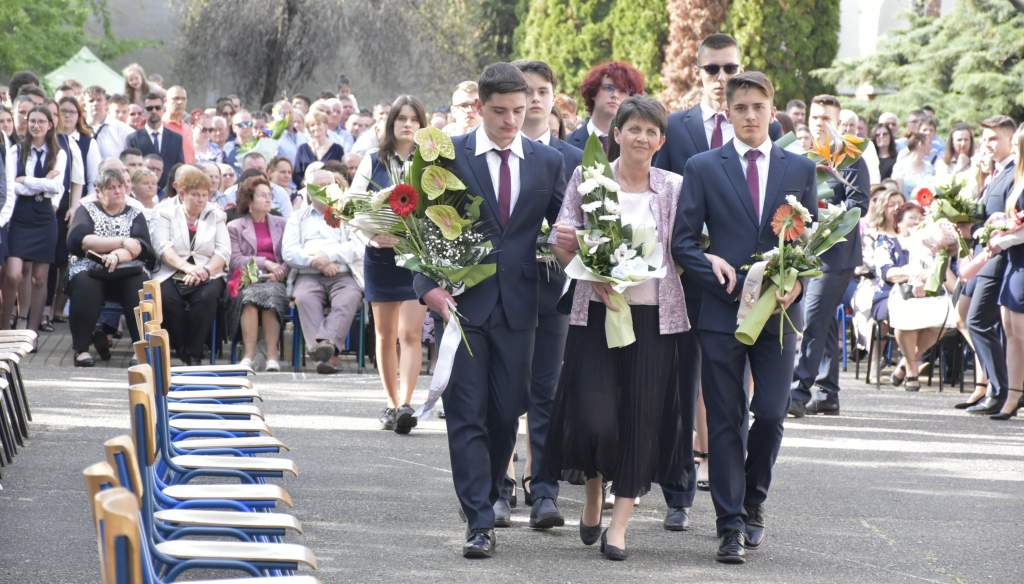 Elbúcsúztak iskolájuktól a Móra Ferenc Gimnázium diákjai