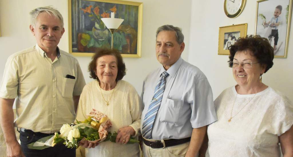 Fia és menye társaságában köszöntötték Bogácsi Mihálynét 95. születésnapja alkalmából