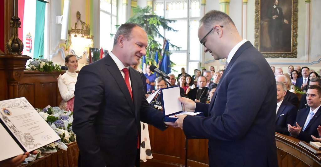 Petőfi Emlékérem kitüntető díjban részesült dr. Tóth Ákos