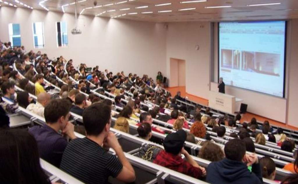 Több mint 105 ezren jelentkeztek felsőoktatási intézményekbe
