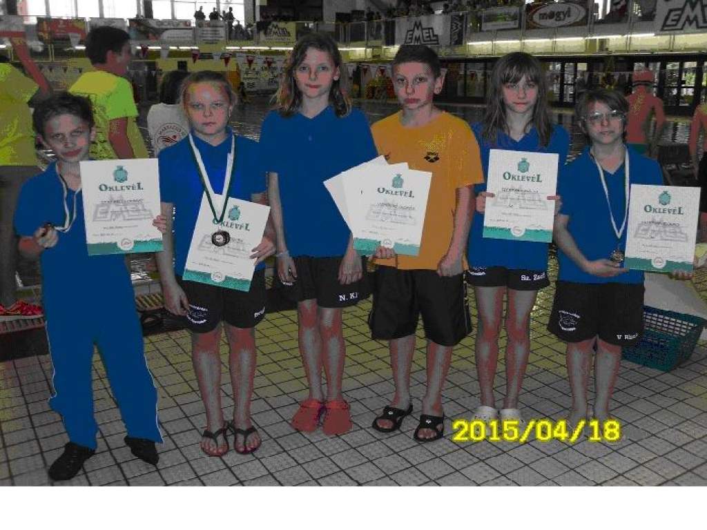 Négy érmet nyertek Baján az úszók