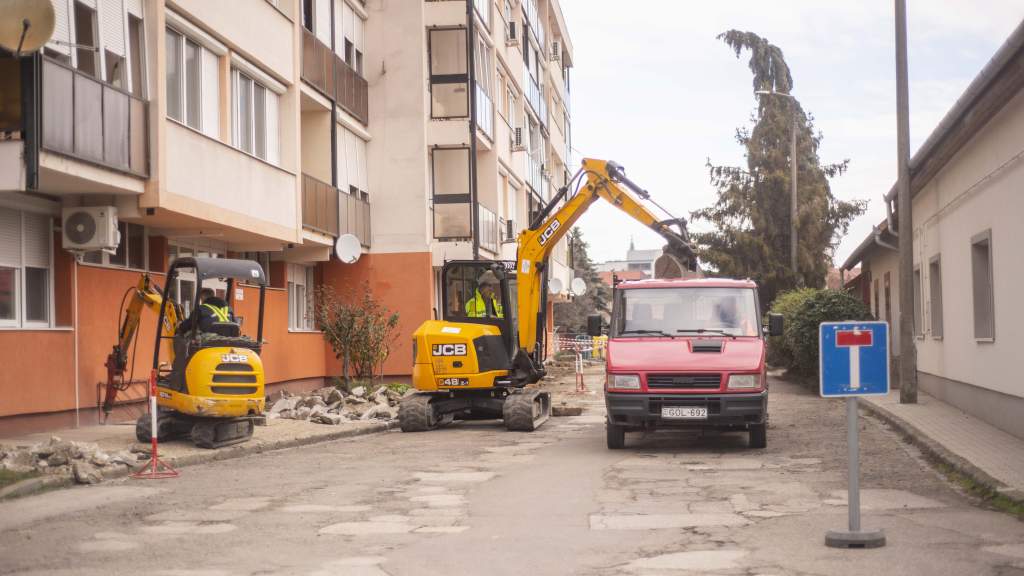 Már dolgoznak a Horváth Zoltán utca első szakaszának újjáépítésén