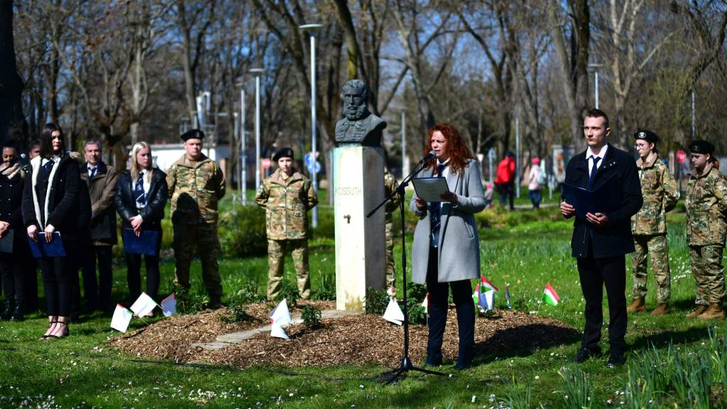 Kossuth Lajosra emlékeztek a Hősök Parkjában