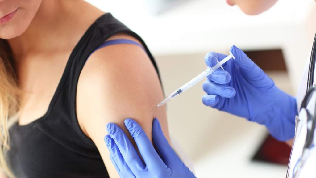 A következő tanévben is ingyenes lesz a HPV elleni védőoltás