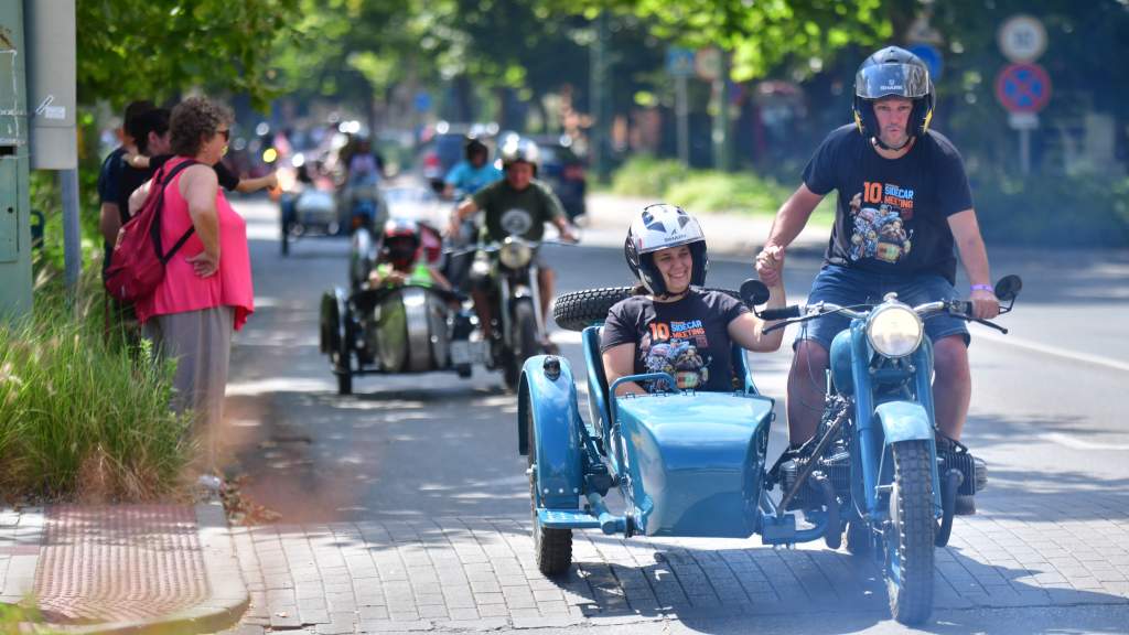 Több száz motoros demonstrálta összetartozását