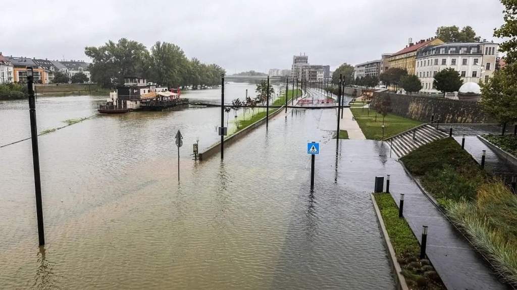 Több utat is lezárnak az árvíz miatt