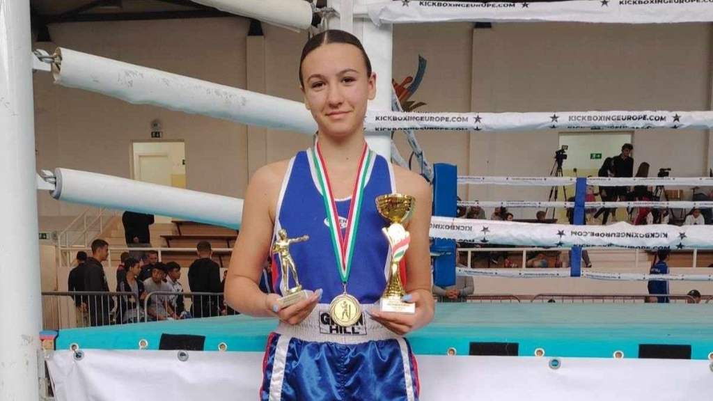 Dominica Rita Mazaros has become the best teenage boxer of the year