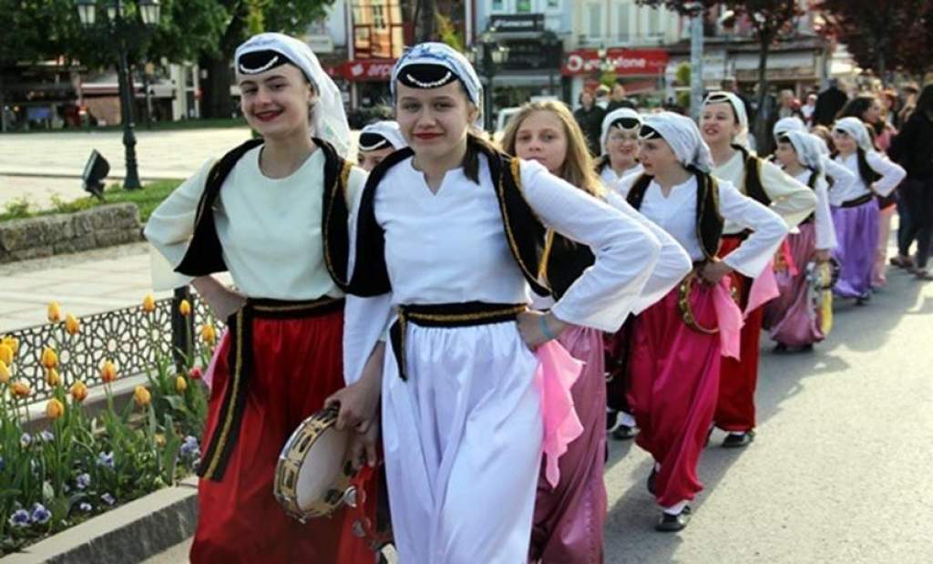 Bugaci és félegyházi táncosok a türk gyermekfesztiválon