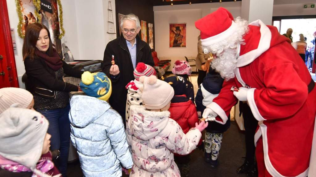 Mikulás ajándéka a legkisebbeknek: ingyenes mozi és varázslat