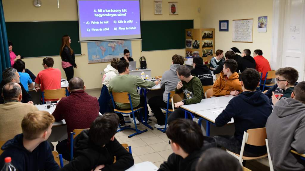 Karácsonyi kvízekkel tették színesebbé a kollégiumok ünnepi hangulatát