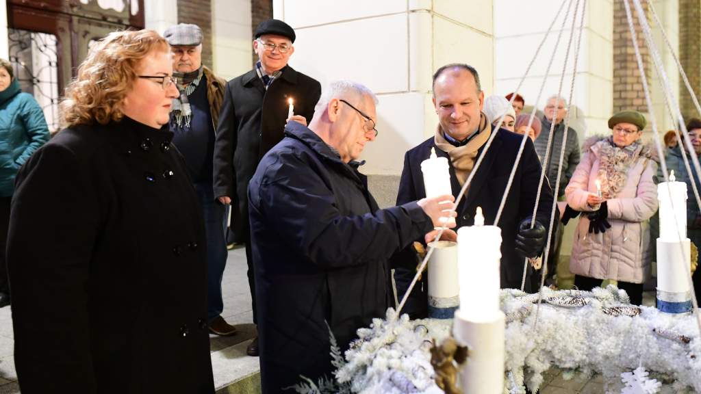 Advent negyedik gyertyája: közös ünneplés a város szívében