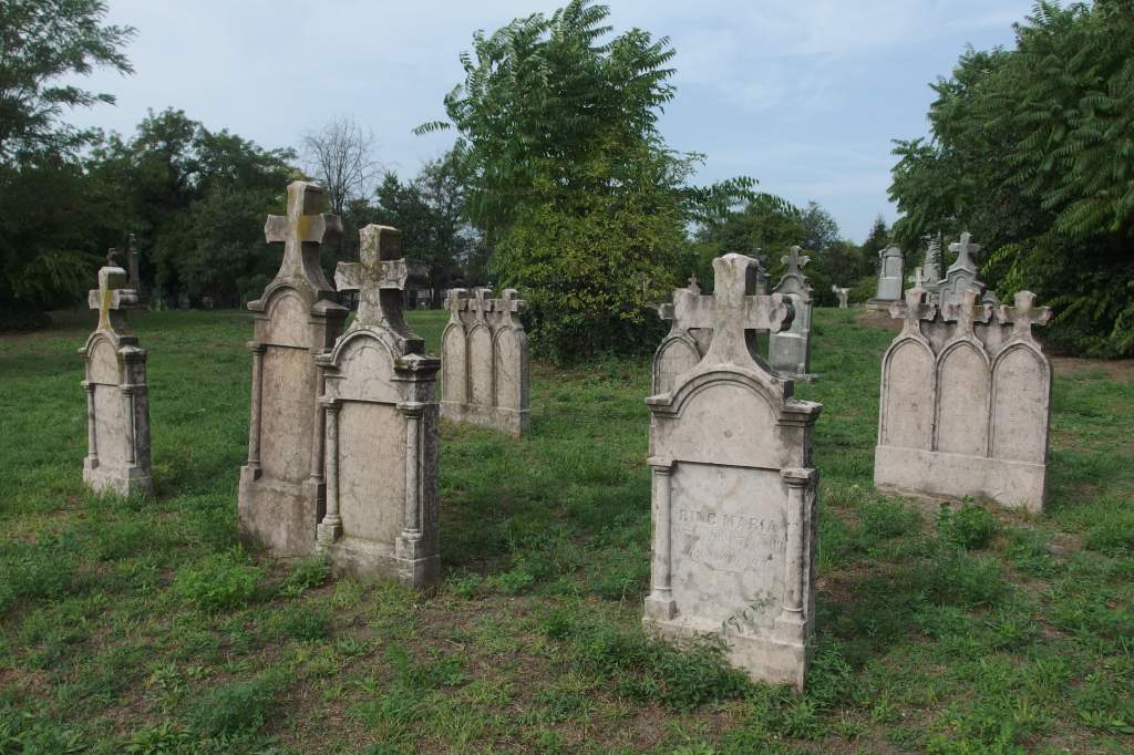 Szépítik a temetőket