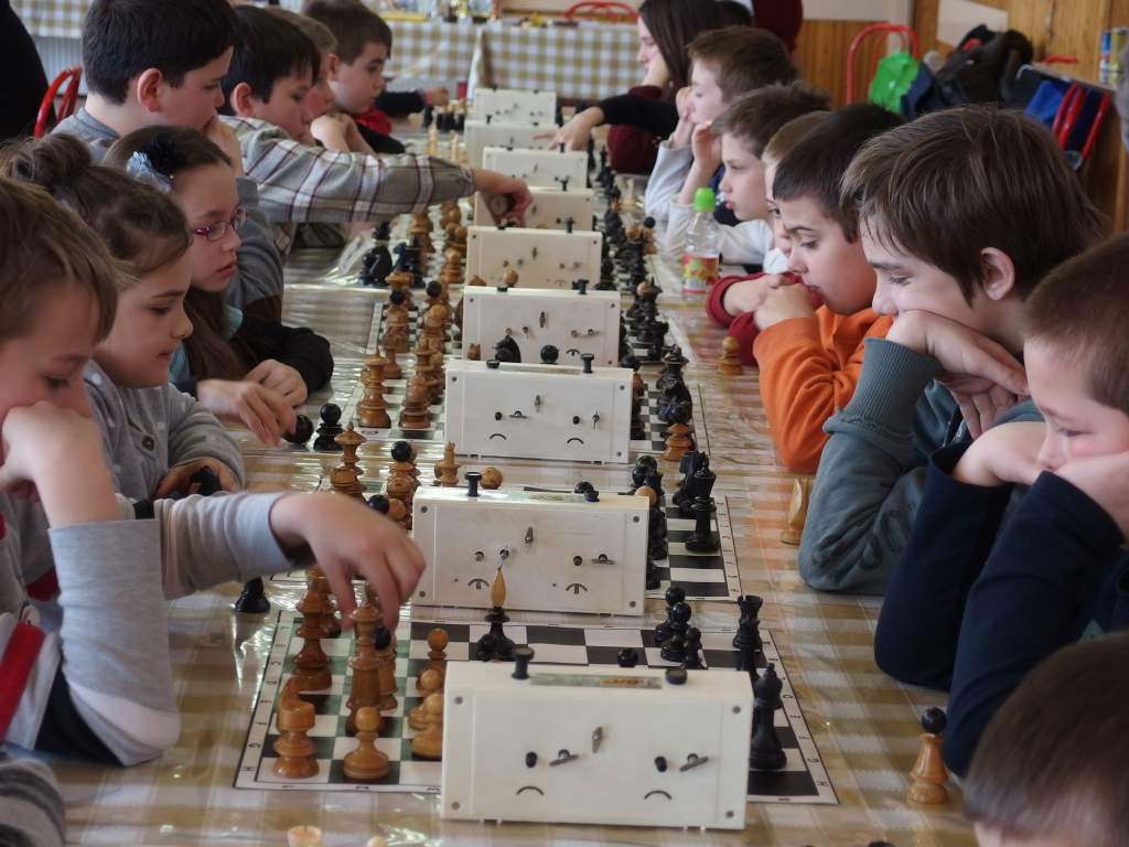 Szimultán versennyel népszerűsítik a sakkot 