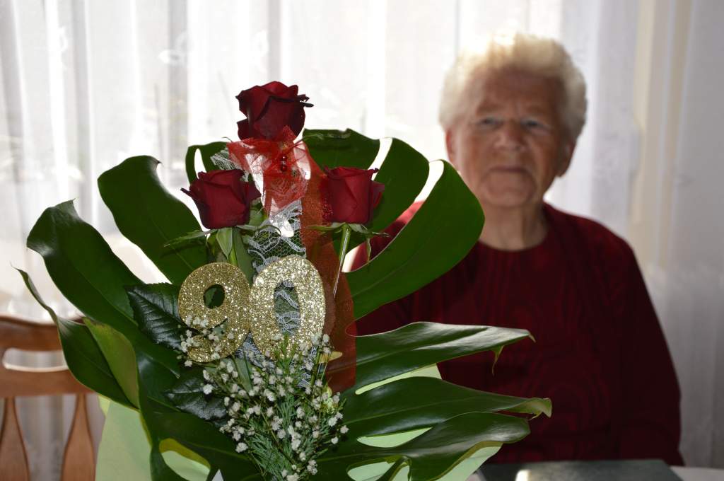 Kedves derűvel fogadta a 90. születésnapi köszöntést Ilonka néni