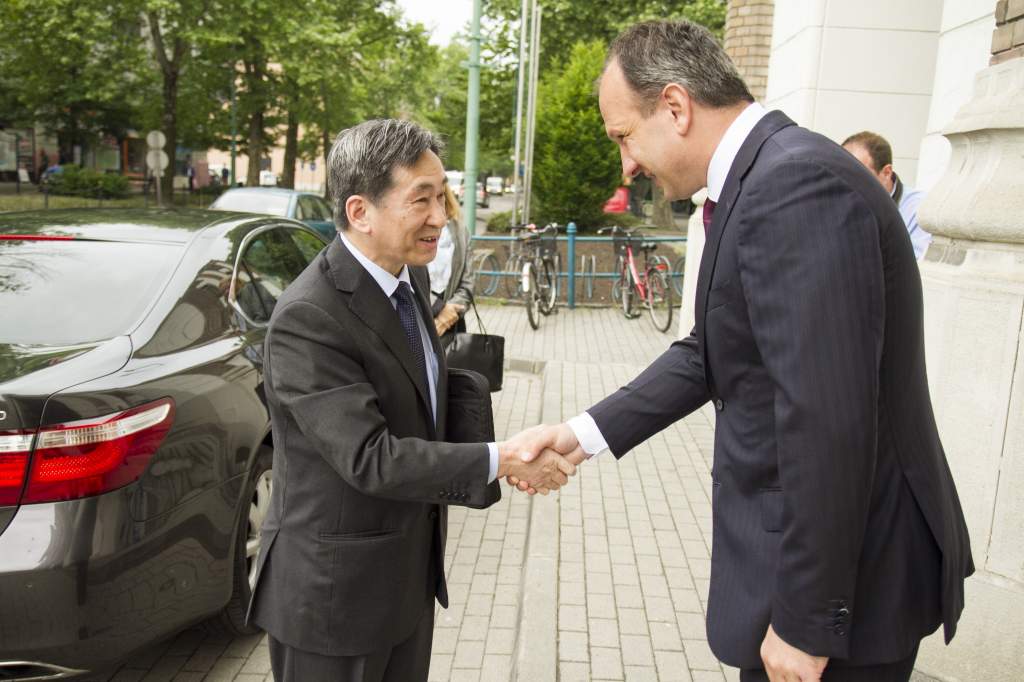 Gazdasági fórumon hozta össze a városvezetés a japán nagykövetet és a félegyházi cégvezetőket - videóval