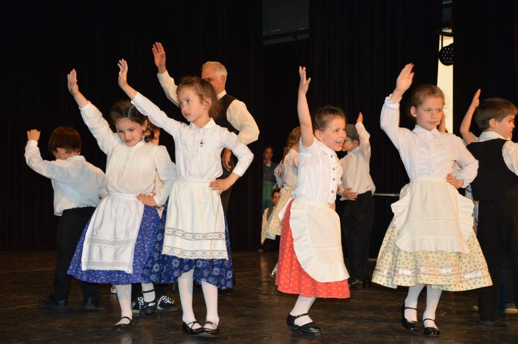 A Padkaporos Néptáncegyüttes táncgálával emlékezett városalapítóinkra