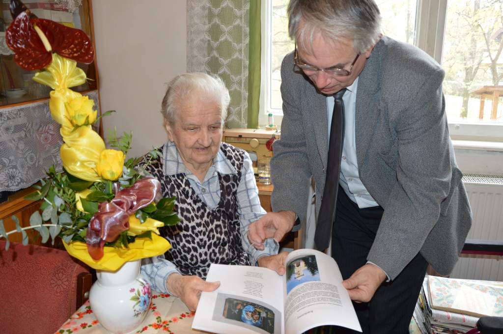 Könyvet írt szülőföldjéről a 90 éves Erzsike néni