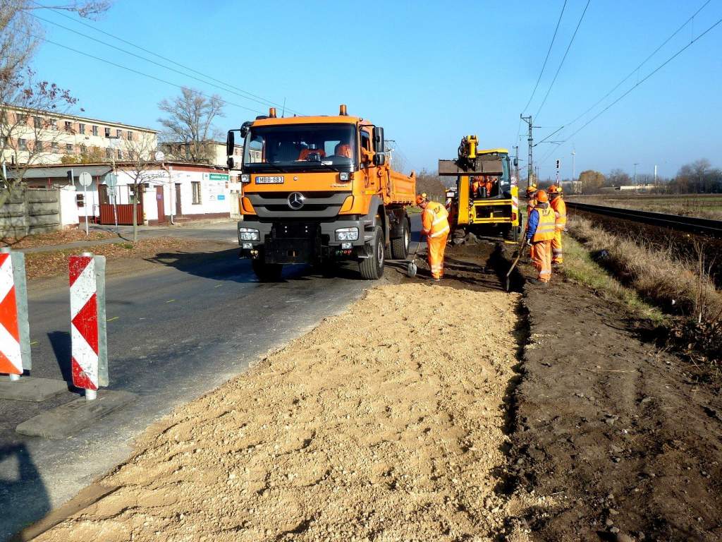 Csütörtökön megkezdődik az aszfaltburkolat újjáépítése a Majsai úton