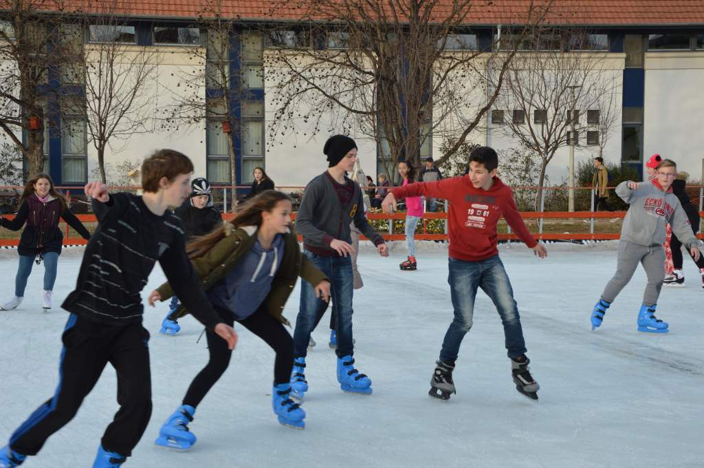 A korcsolyázás egyre népszerűbb sport és szórakozás Félegyházán