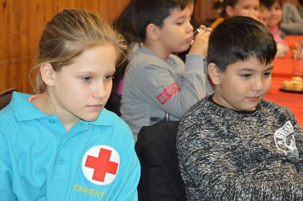 A rászoruló családok karácsonyát tette szebbé a Vöröskereszt