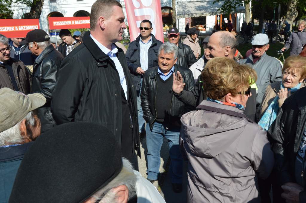 Utcafórumon találkozott a félegyháziakkal Botka László, az MSZP miniszterelnök-jelöltje