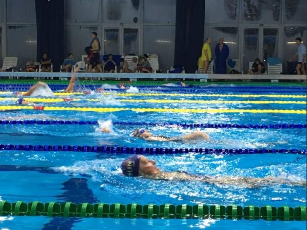 Világbajnokságra készülnek a félegyházi szenior úszók