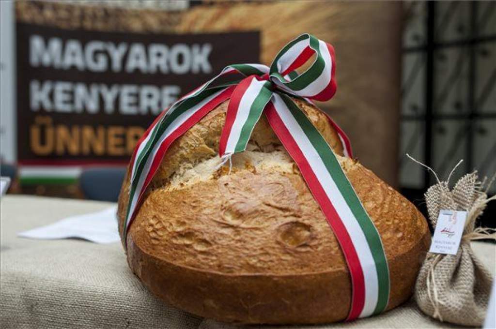 Vihart kavart a tervezett kenyéráremelés