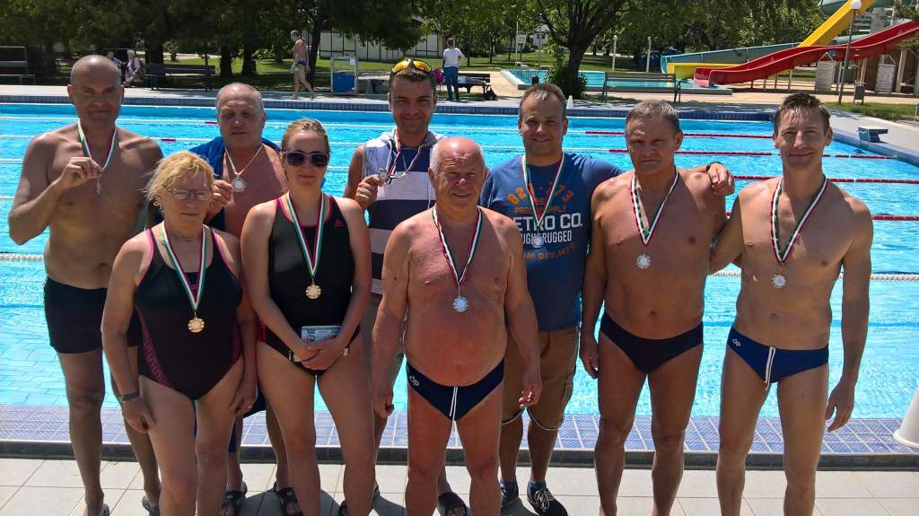 Kimagasló eredmények a szenior országos úszóversenyen 